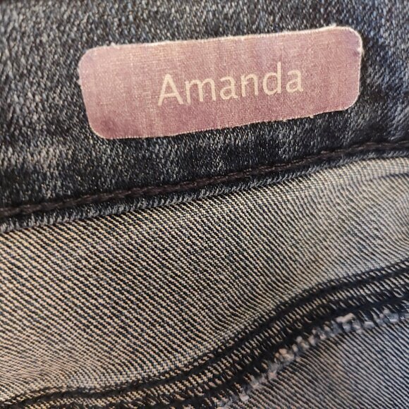 Gloria Vanderbilt Amanda Straight Jeans, Size 8 Short, Used - Picture 7 of 8